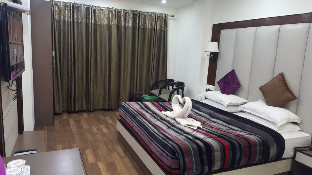 Hotel Kayanat Далхаузи Экстерьер фото