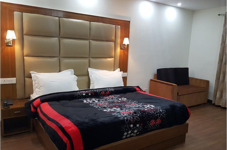 Hotel Kayanat Далхаузи Экстерьер фото