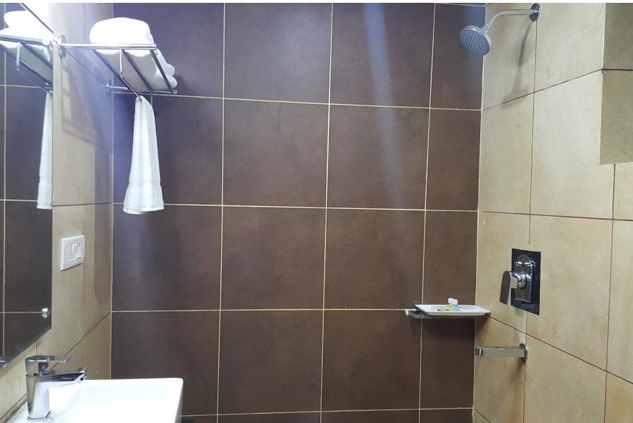 Hotel Kayanat Далхаузи Экстерьер фото